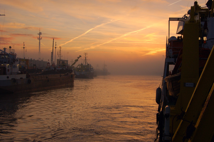 Haven Oostende bij zonsopgang