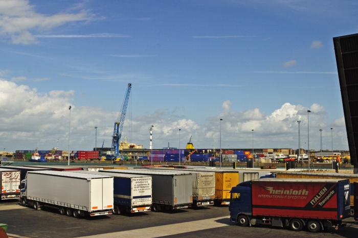Vrachtwagens en containers