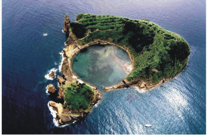 4359_aerial-view-of-vila-franca-islet.jpg