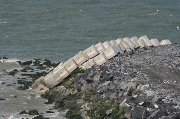 Haroblokken op nieuwe westdam Oostende
