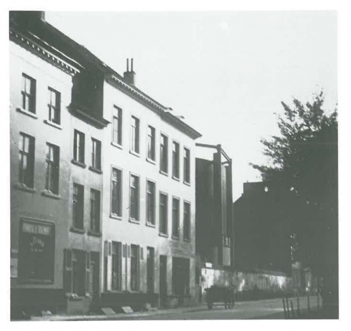 Van Caillie (1983, pl. 89)
