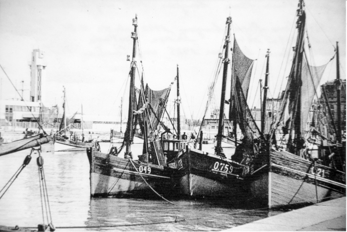 O.49 Maria-Ren�  (bouwjaar 1928) met de O.759 Henri-Roger  (bouwjaar 1942) en de O.21 Belgica  (bouwjaar 1925)