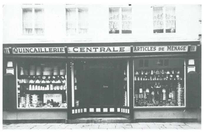 Van Caillie (1989, pl. 119)