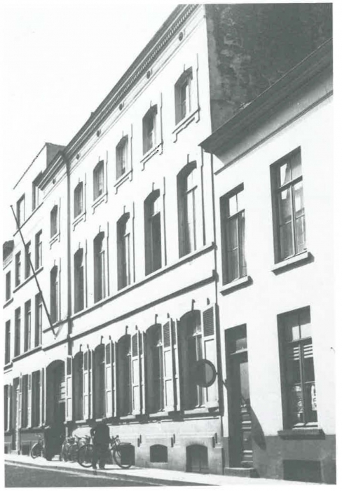 Van Caillie (1989, pl. 153)