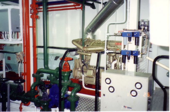 Hulpmotor met verscheidene afsluitkranen van Z.186 Shannon (Bouwjaar 1991) Hulpmotor met verscheidene afsluitkranen van Z.186 Shannon (Bouwjaar 1991)