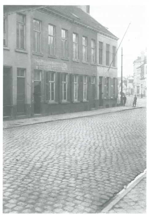 Van Caillie (1991, pl. 29)
