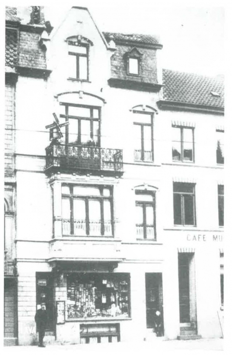 Van Caillie (1991, pl. 57)