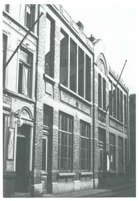 Van Caillie (1991, pl. 144)