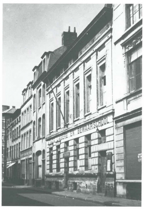 Van Caillie (1991, pl. 145)