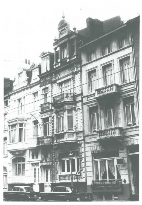 Van Caillie (1991, pl. 171)