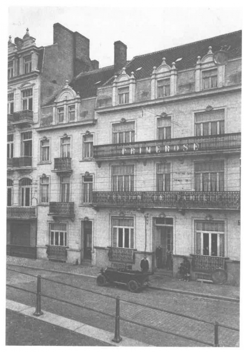 Van Caillie (1991, pl. 196)