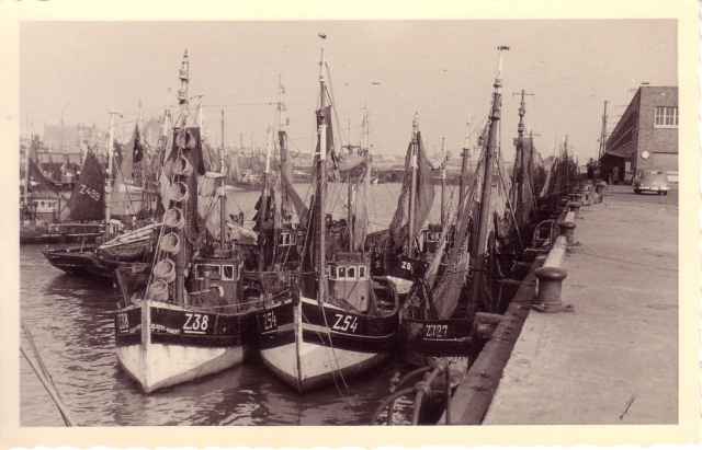 Aanlegsteiger in oude vissershaven Zeebrugge Aanlegsteiger in oude vissershaven Zeebrugge