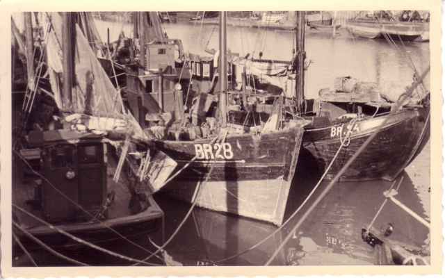 BR.28, BR.24 en andere schepen in schuilhaven Breskens BR.28, BR.24 en andere schepen in schuilhaven Breskens