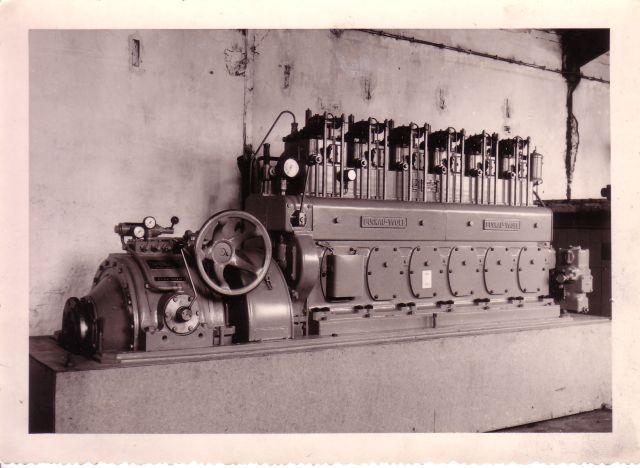 Motor van vissersschip in de visserijschool