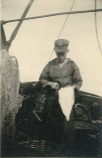 Andr� Van Torre met vangst op de Z.520 De Drie Gebroeders (Bouwjaar 1926)