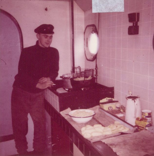 Andr� Van Torre in de keuken van de Z.402 Atlantis (Bouwjaar 1963)