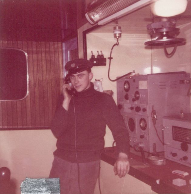 Andr� Van Torre bij de telefoon op de Z.402 Atlantis (Bouwjaar 1963)