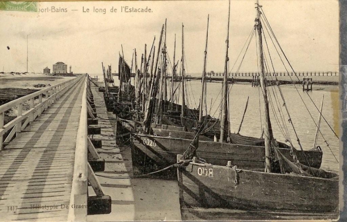 Oostduinkerkse scheepjes langs de Estacade Oostduinkerkse scheepjes langs de Estacade