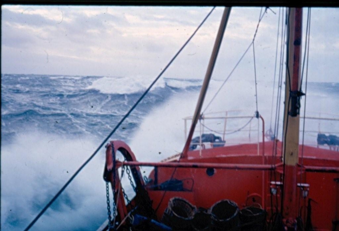 Schip op wilde zee 