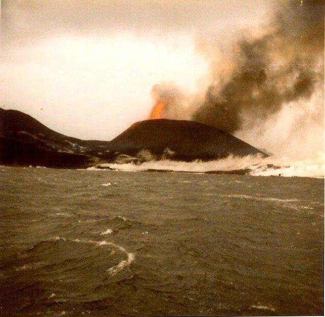 Ontstaan van eiland Surtsey Ontstaan van eiland Surtsey