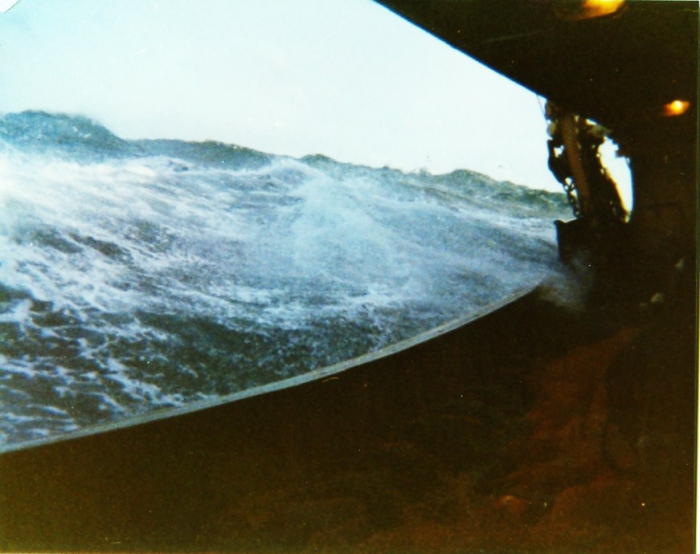 Schip op wilde zee