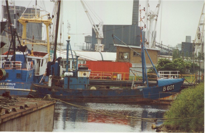 B.601 Van Maerlant (bouwjaar 1962) wordt afgebroken B.601 Van Maerlant (bouwjaar 1962) wordt afgebroken
