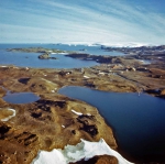 a view over the lake Kitesch and over the stations into the Maxwell Bay. In the background the icecap of the island Nelson.