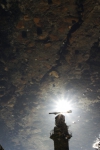 reflectie in  een plas op een strandhoofd