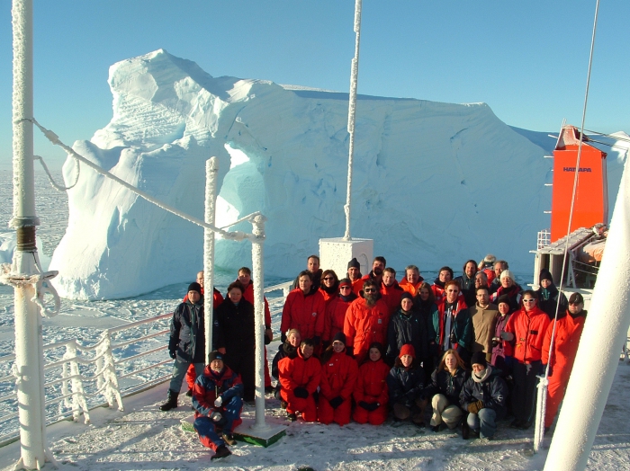 Group photograph of cruise ANT XXI_4 in 2004