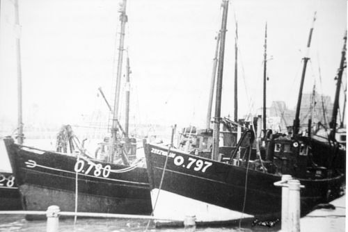 O.780 Stormvogel (bouwjaar 1941) en de O.797 Zeezwaluw (bouwjaar 1942)