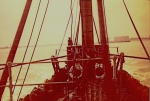 Schipper van de N.741 Hoop op Vrede (Bouwjaar 1941) uitvarend te Oostende, author: Onbekend