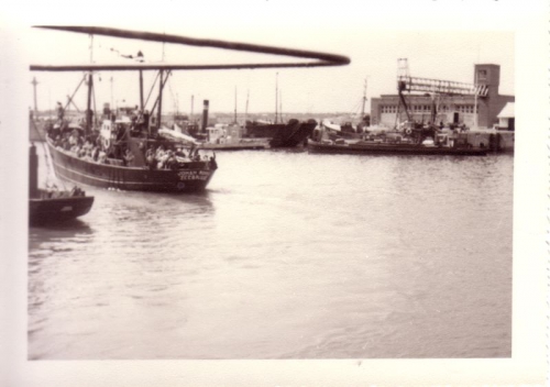 Z.551 Johan-Ronny (Bouwjaar 1957) loopt haven Zeebrugge uit