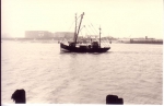 Z.535 Marie-Ren�e (bouwjaar 1935) vaart havengeul Zeebrugge binnen