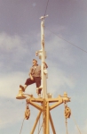 Jan De Voogt in de mast van Z.450 Kamina (Bouwjaar 1955)
