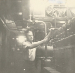 Andr� Van Torre in de machinekamer van de Z.562 Luc (Bouwjaar 1956)