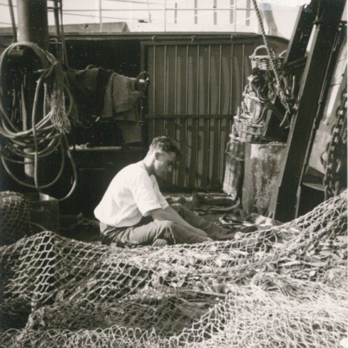 André Van Torre met net aan boord van de Z.402 Atlantis (Bouwjaar 1963)