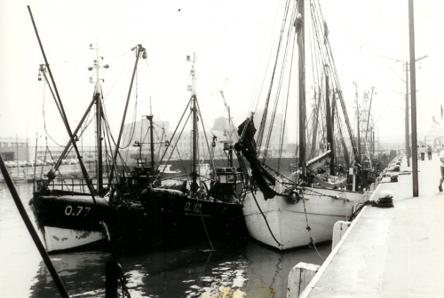 O.77, O.18 en andere schepen in haven