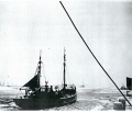 Schip ingevroren tijdens winter 1962