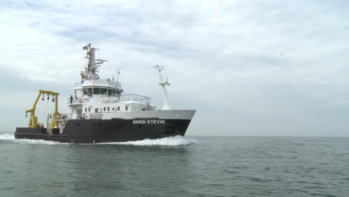 varend, stuurboordzijde, vooraanzicht