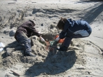 Graven naar verloren voorwerpen tijdens de Lenteprikkel in Bredene op 01/04/2006