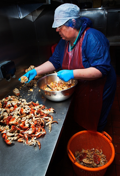 Processing crabs