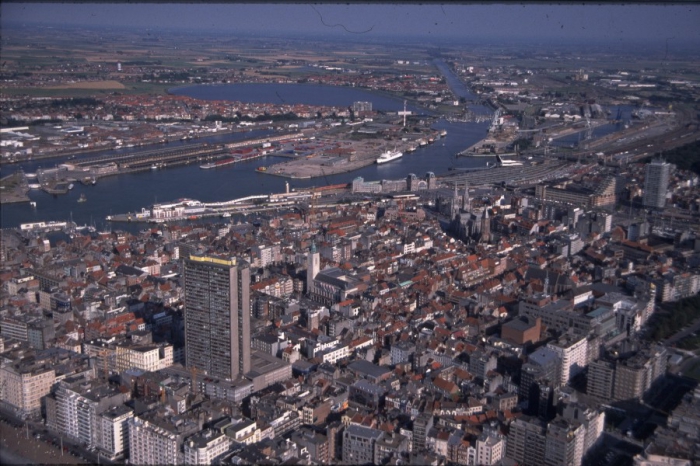 Luchtfoto Spuikom en stadskern Oostende