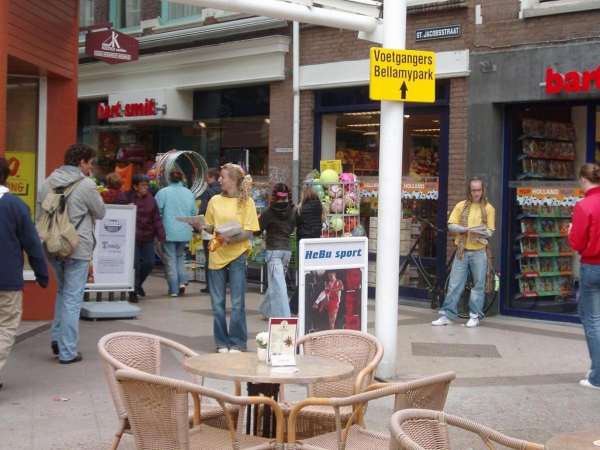 uitdelen Scheldekrant in Vlissingen