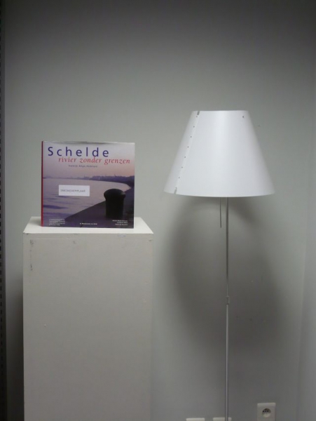 boek aan lamp