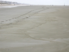 kleiafzetting op het strand