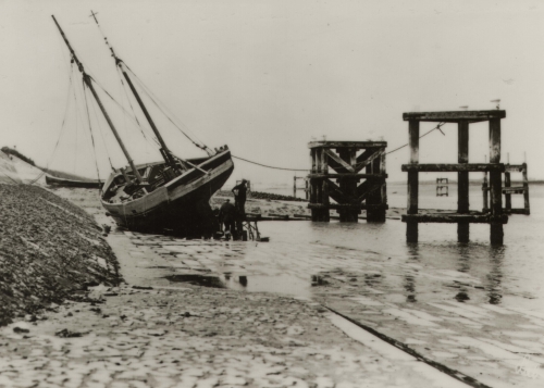 Schip op kuisbank Nieuwpoort