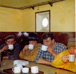 Poester drinken op de N.579 Karine (Bouwjaar 1960), author: Onbekend