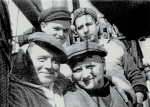 Rathe Jules (rechtsonder) met 3 andere vissers