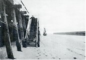Man op brug vaargeul Nieuwpoort, author: Onbekend