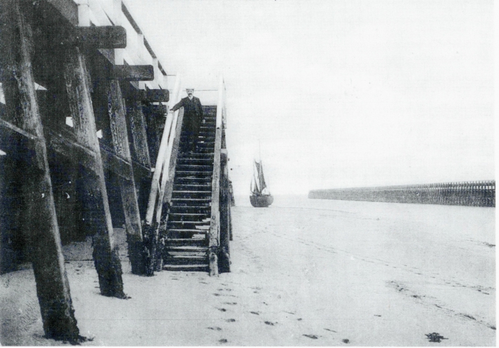 Man op brug vaargeul Nieuwpoort